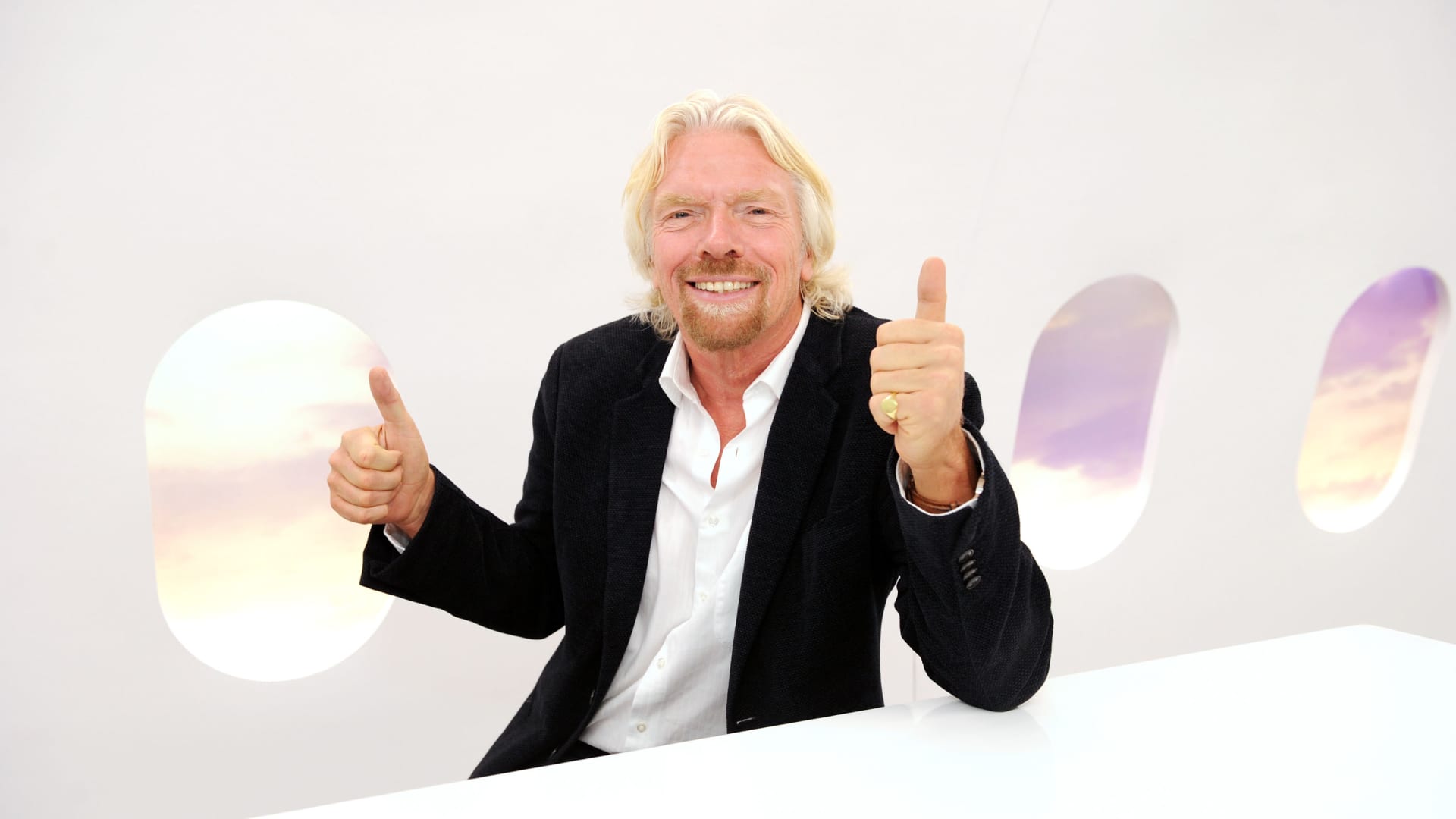 Richard Branson recommends 3 gifts for his holiday shopping list