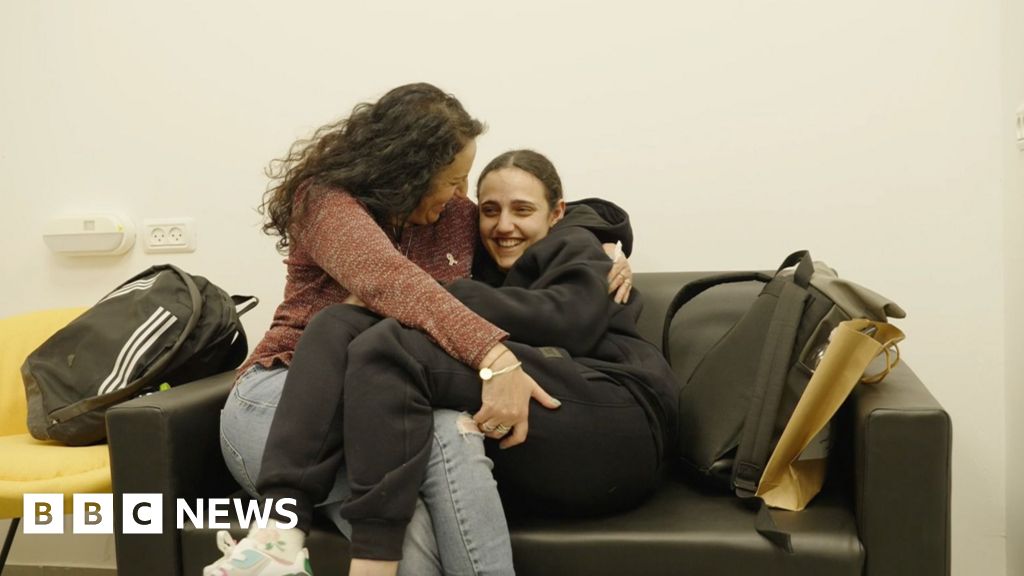 Hugs and tears: how the return of Israeli hostages took place