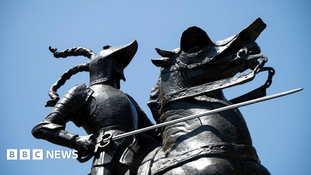 Statue of Spanish conquistador Pizarro returns to central Lima